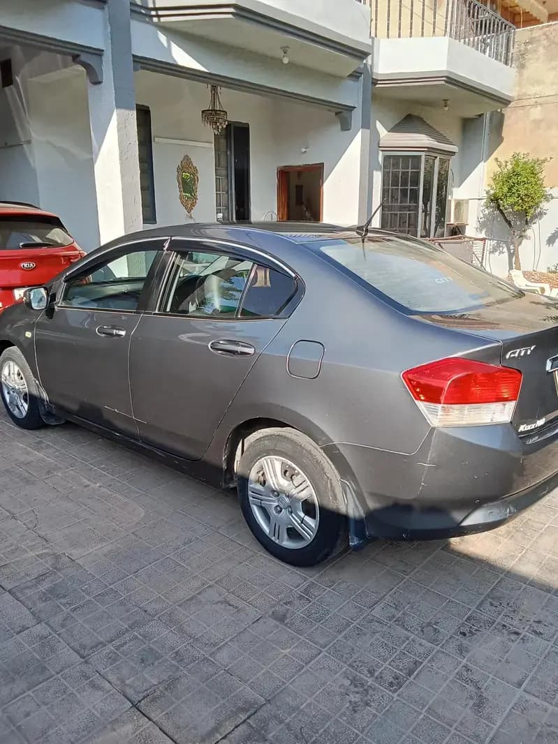 Honda City 2011 For Sale in Best Condition in Johar Town, Lahore