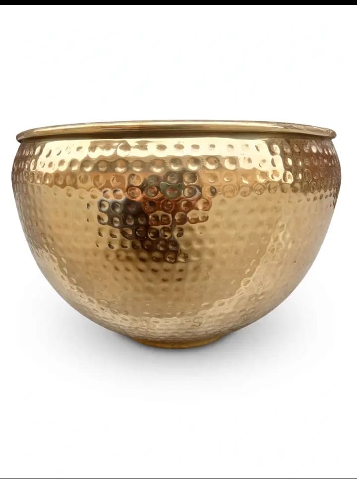 Brass planter sada aur design Wala in Gujranwala
