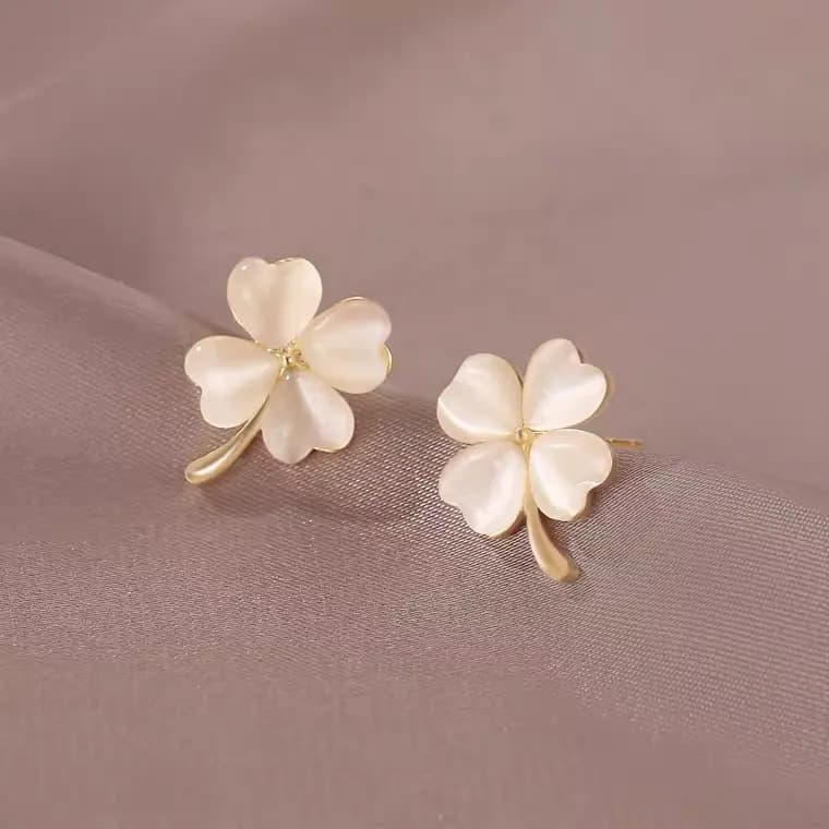 Girls Beautiful Earrings in Lahore in Anarkali